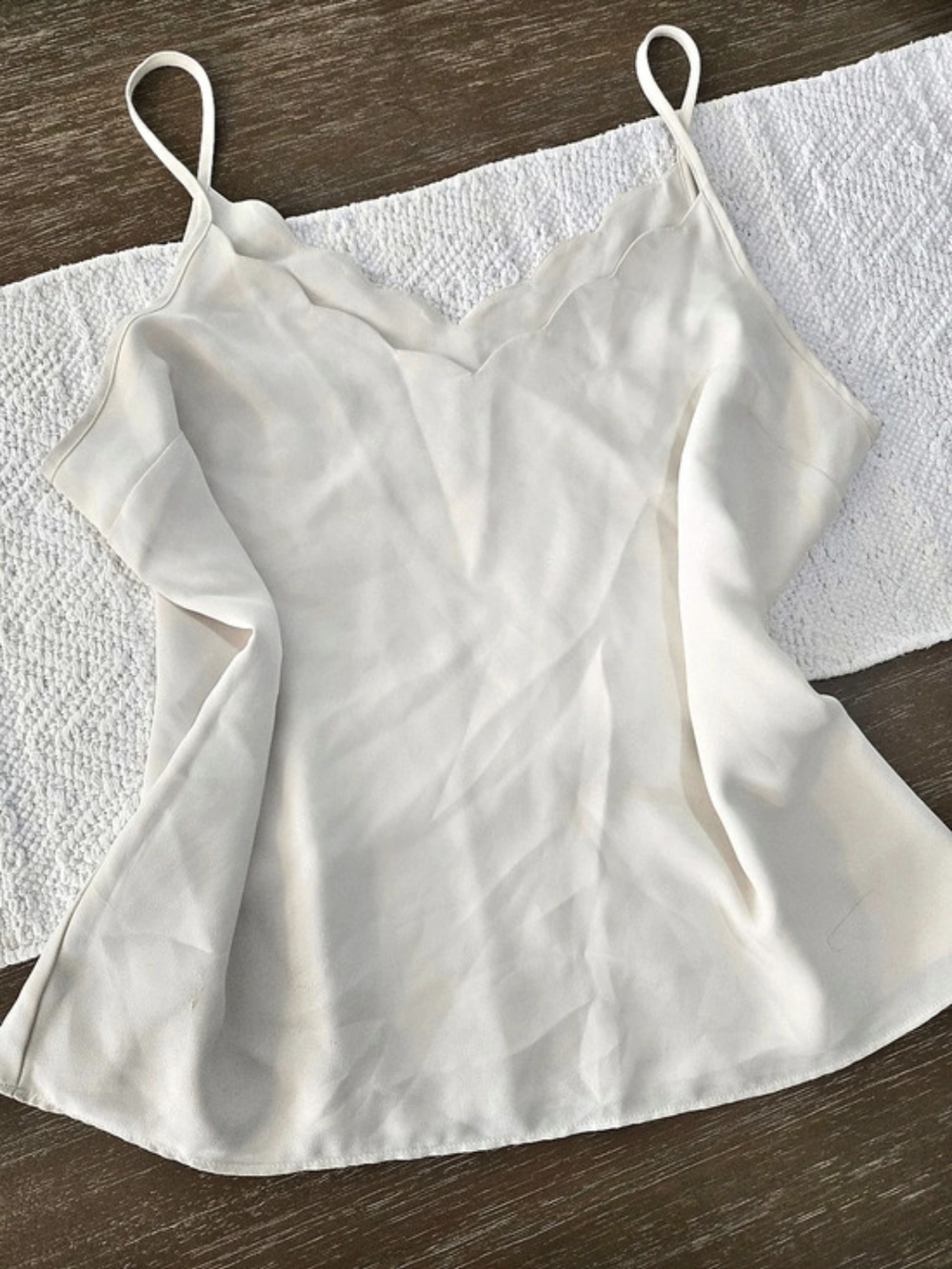 Express Scallop V-Neck Cami White Size Medium